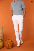 Milano pantalón chino hombre en algodón pima extra slim fit ①