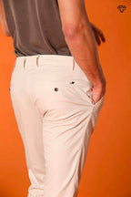 Milano pantalón chino hombre en algodón pima extra slim fit ①