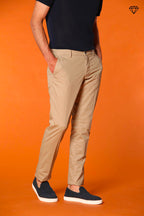 Milano pantalón chino hombre en algodón pima extra slim fit ①