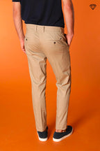 Milano pantalón chino hombre en algodón pima extra slim fit ①