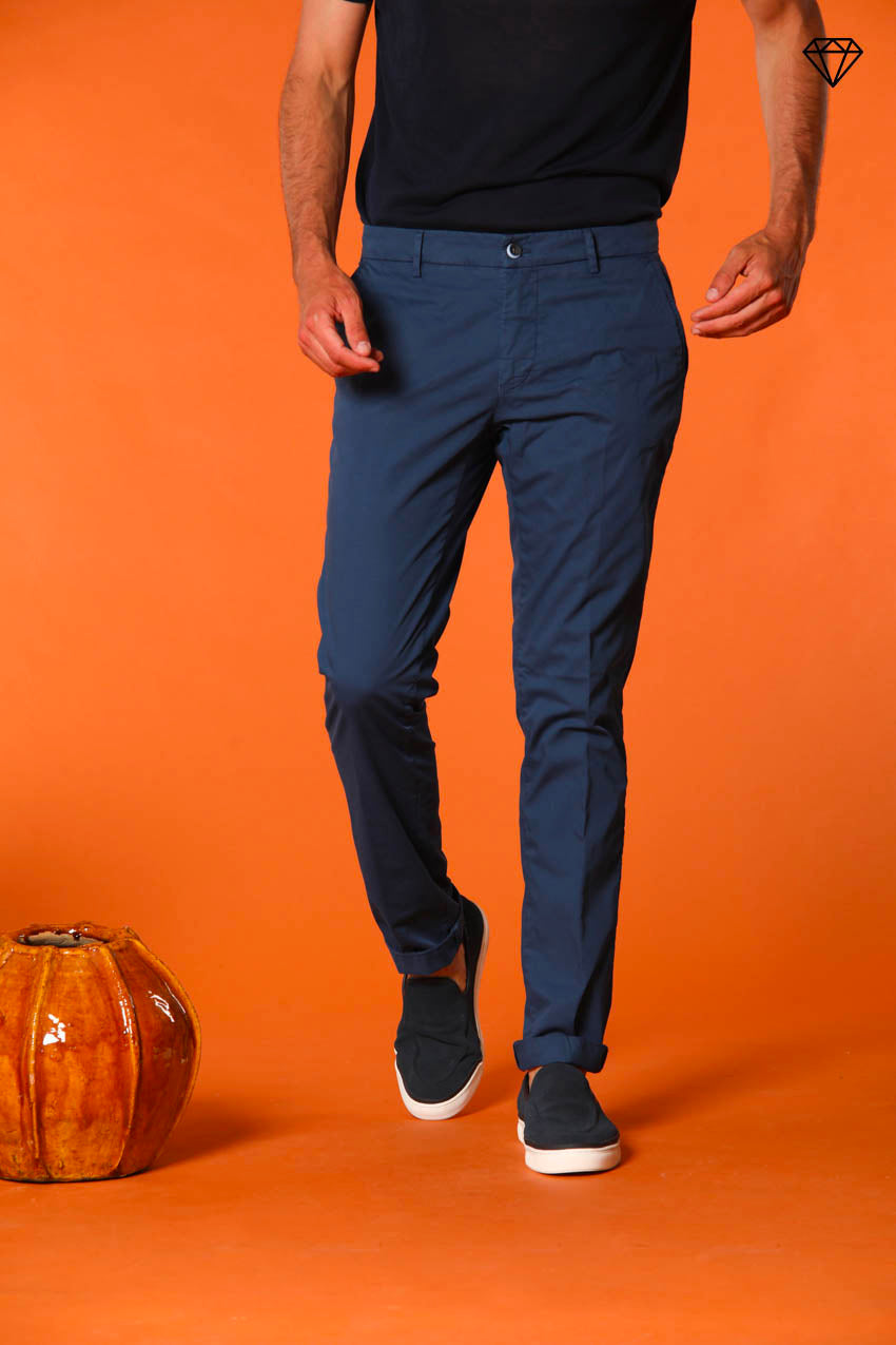 Milano pantalón chino hombre en algodón pima extra slim fit ①