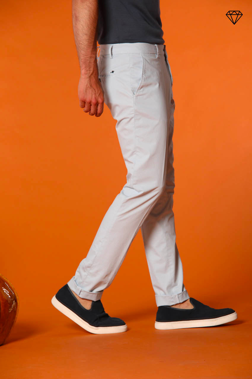 Milano pantalón chino hombre en algodón pima extra slim fit ①