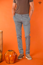 Milano pantalón chino hombre en algodón pima extra slim fit ①