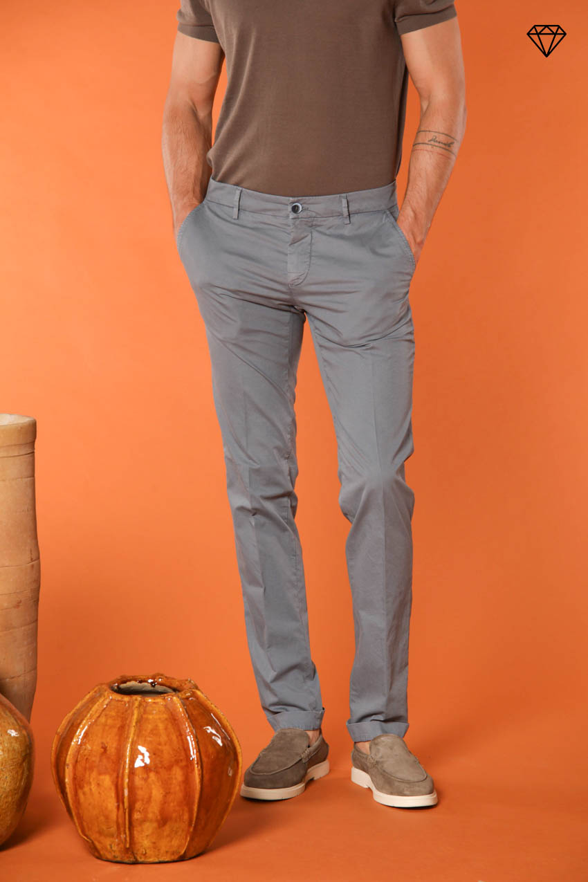 Milano pantalón chino hombre en algodón pima extra slim fit ①