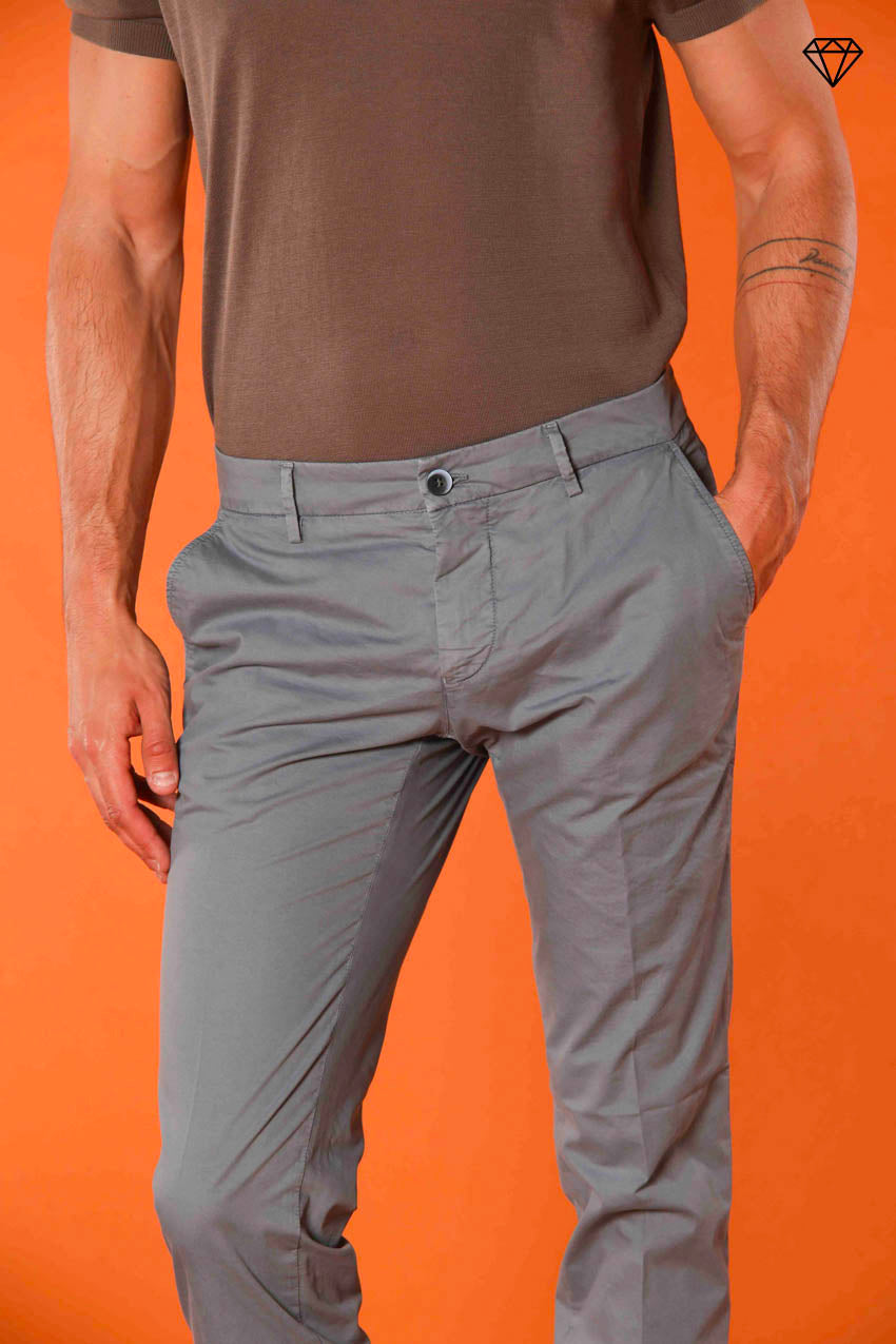 Milano pantalón chino hombre en algodón pima extra slim fit ①