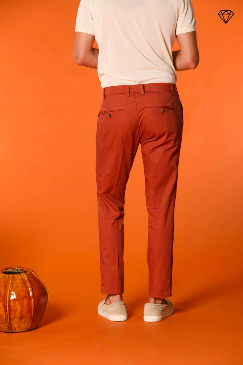 Milano pantalón chino hombre en algodón pima extra slim fit ①