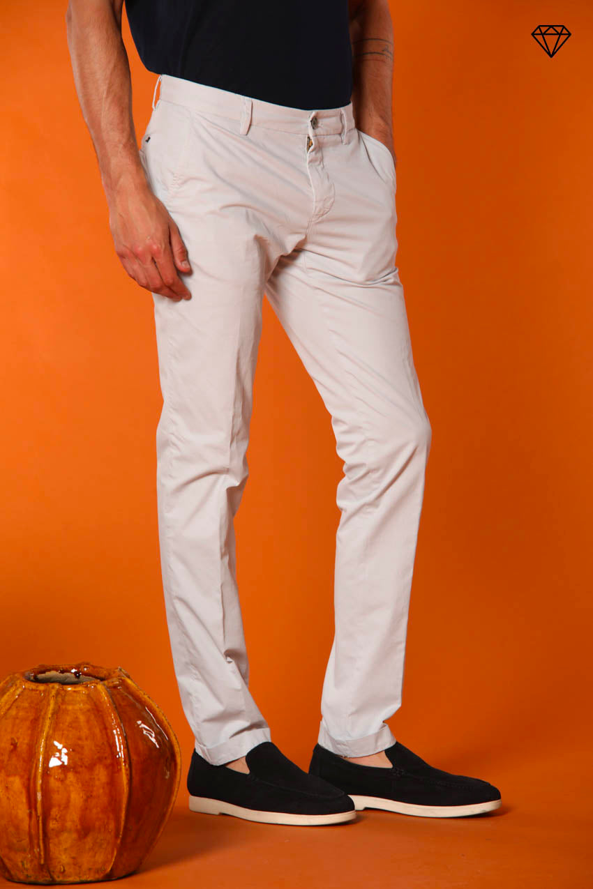 Milano pantalón chino hombre en algodón pima extra slim fit ①
