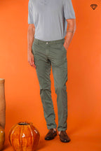 Milano pantalón chino hombre en algodón pima extra slim fit ①
