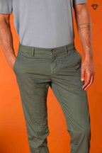 Milano pantalón chino hombre en algodón pima extra slim fit ①