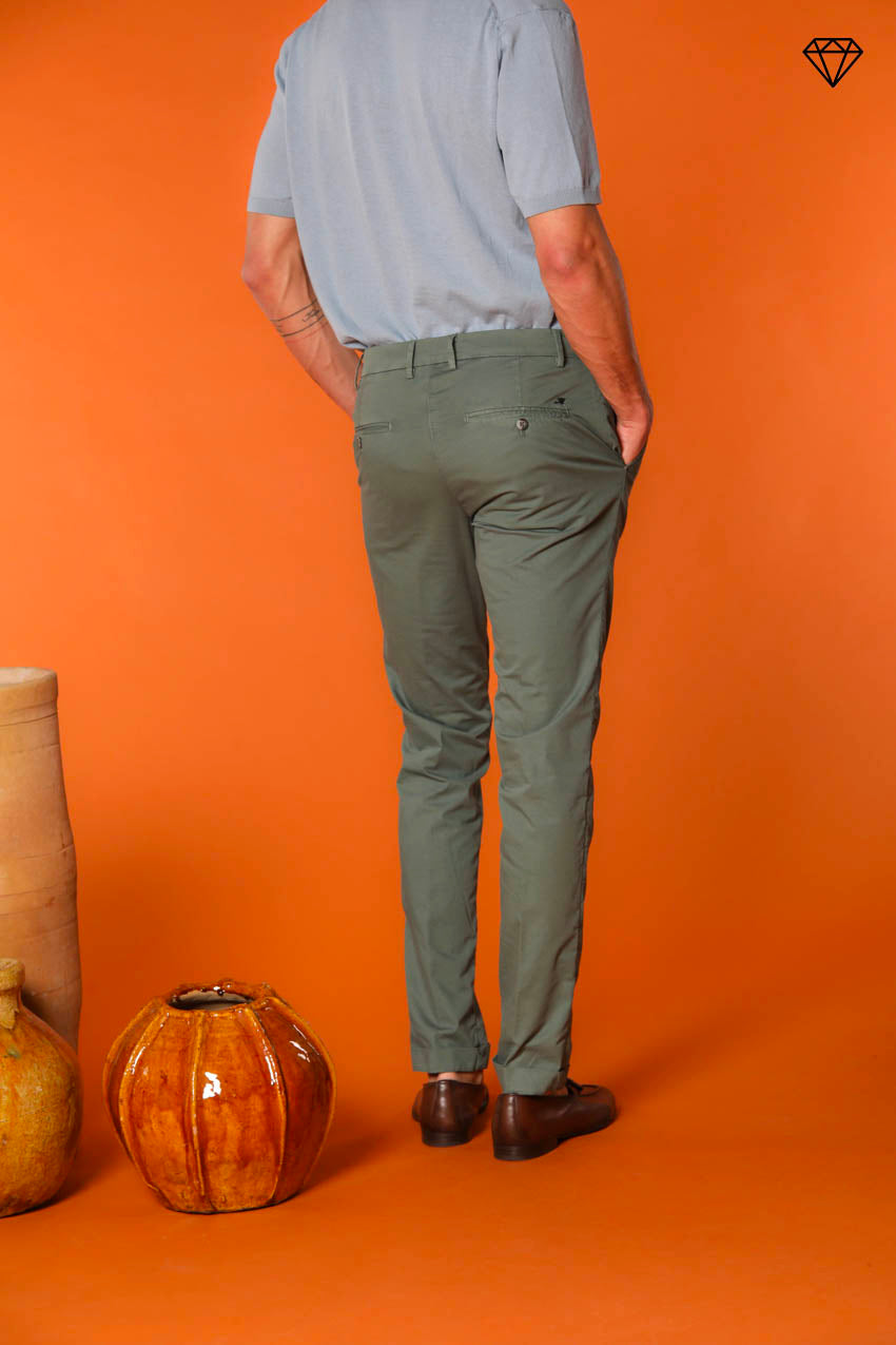 Milano pantalón chino hombre en algodón pima extra slim fit ①