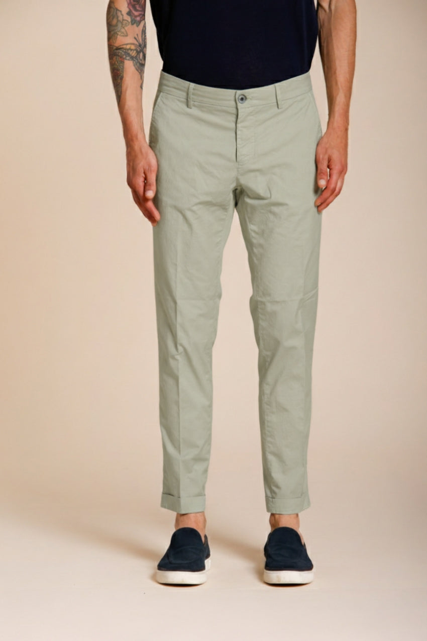 Milano pantalón chino hombre en gabardina stretch extra slim fit ①