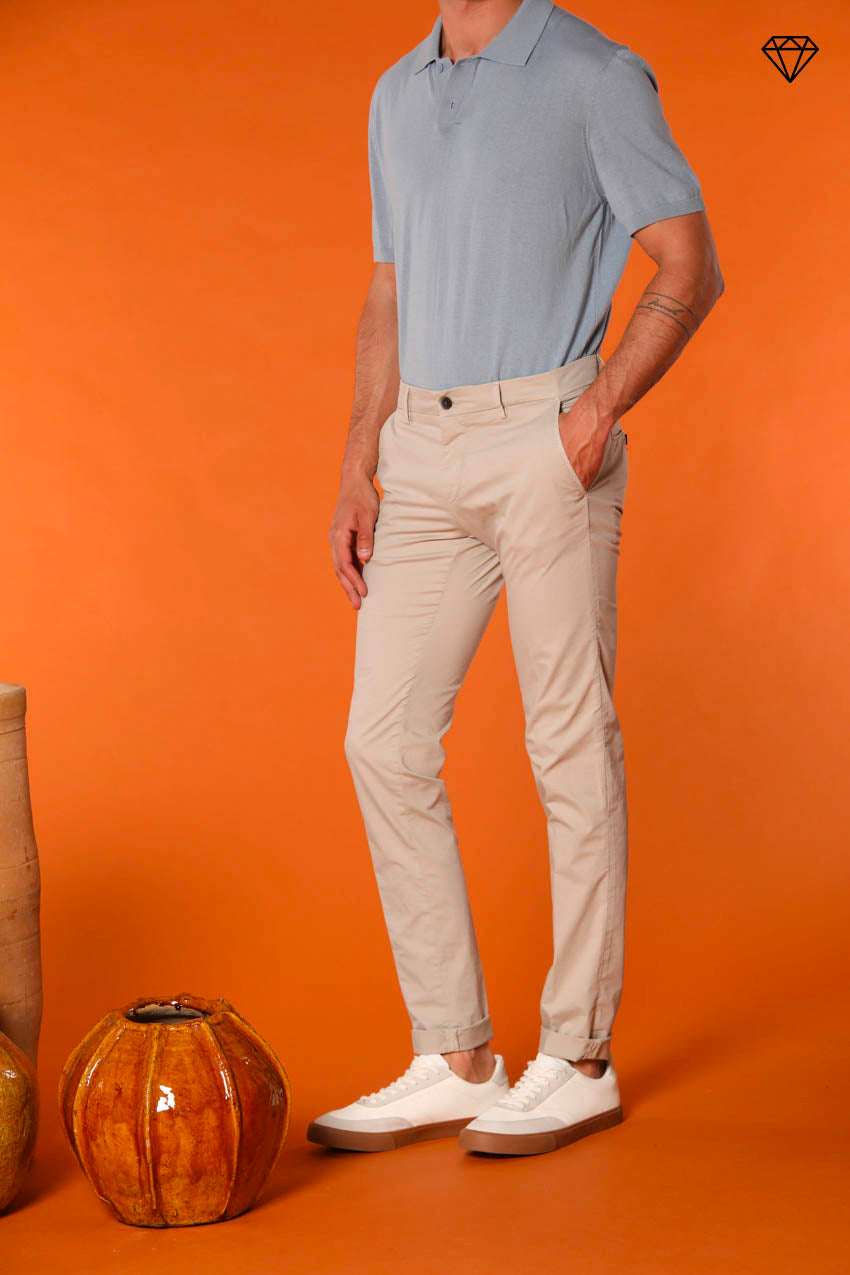Milano pantalón chino hombre en algodón pima extra slim fit ①