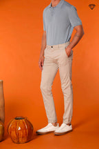 Milano pantalón chino hombre en algodón pima extra slim fit ①