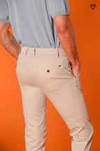 Milano pantalón chino hombre en algodón pima extra slim fit ①