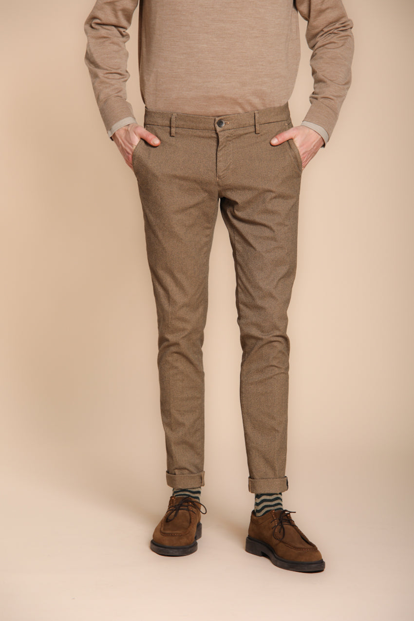 Foto 1 Milano pantalone chino uomo in gabardina stretch con microfantasia extra slim fit