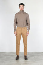Milano Chinohose für Herren aus Stretch-Gabardine mit extra slim fit ①
