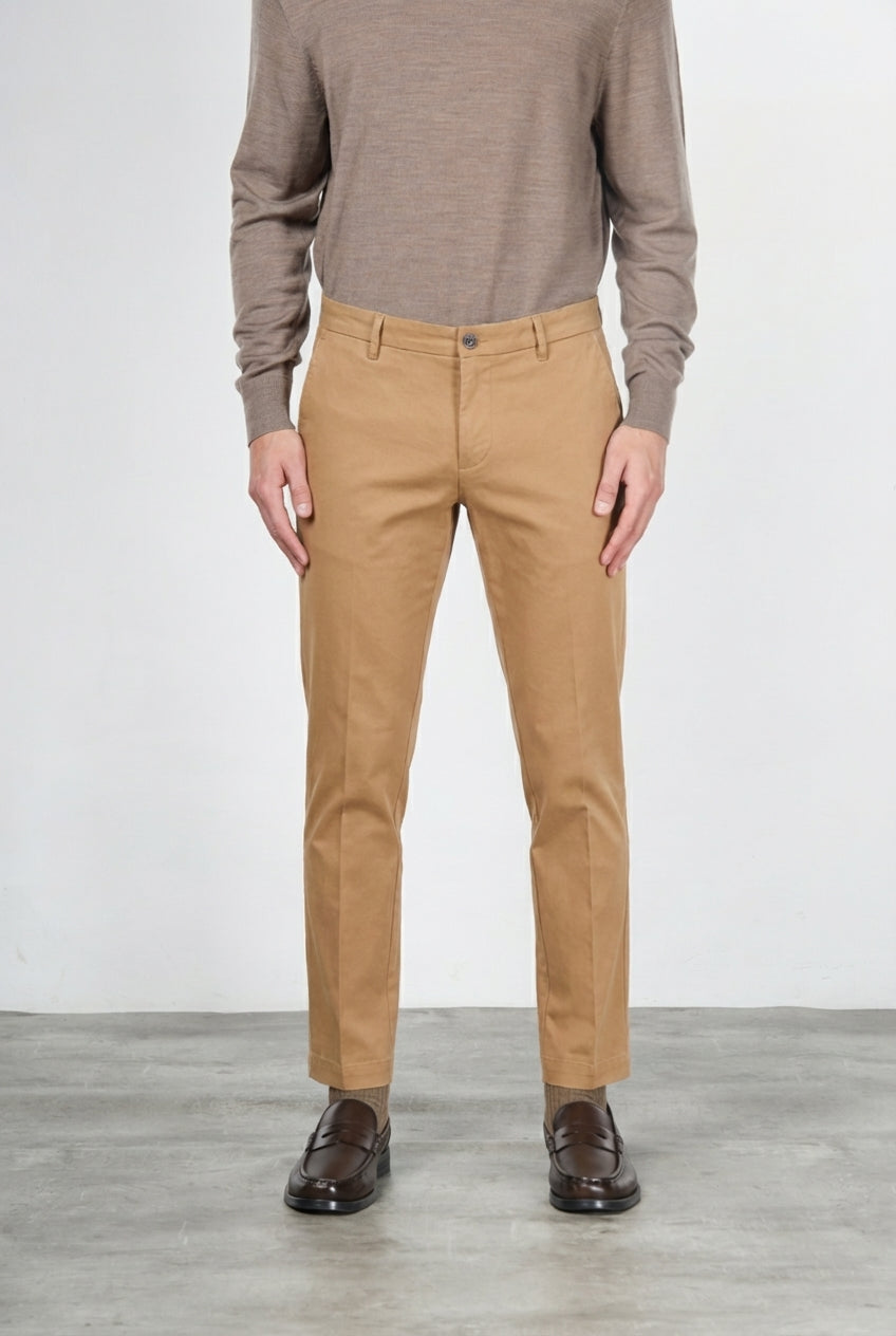 Milano Chinohose für Herren aus Stretch-Gabardine mit extra slim fit ①
