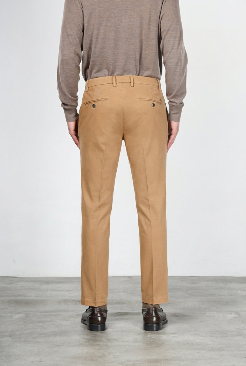 Milano Chinohose für Herren aus Stretch-Gabardine mit extra slim fit ①
