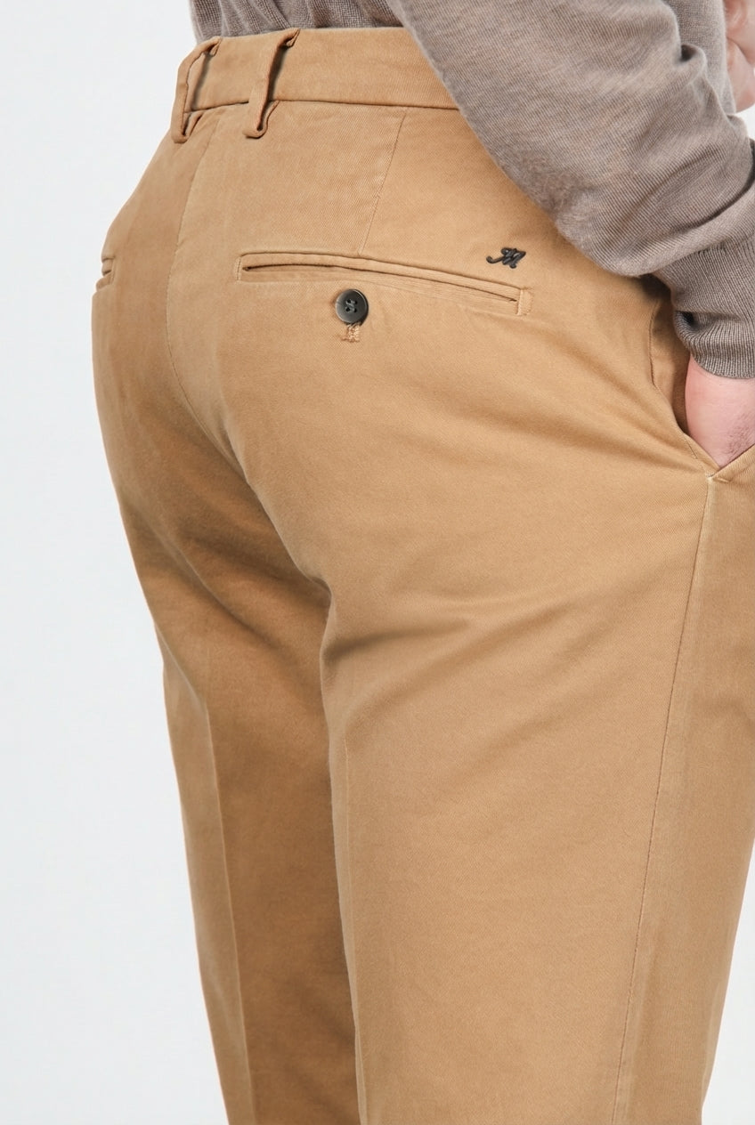 Milano Chinohose für Herren aus Stretch-Gabardine mit extra slim fit ①
