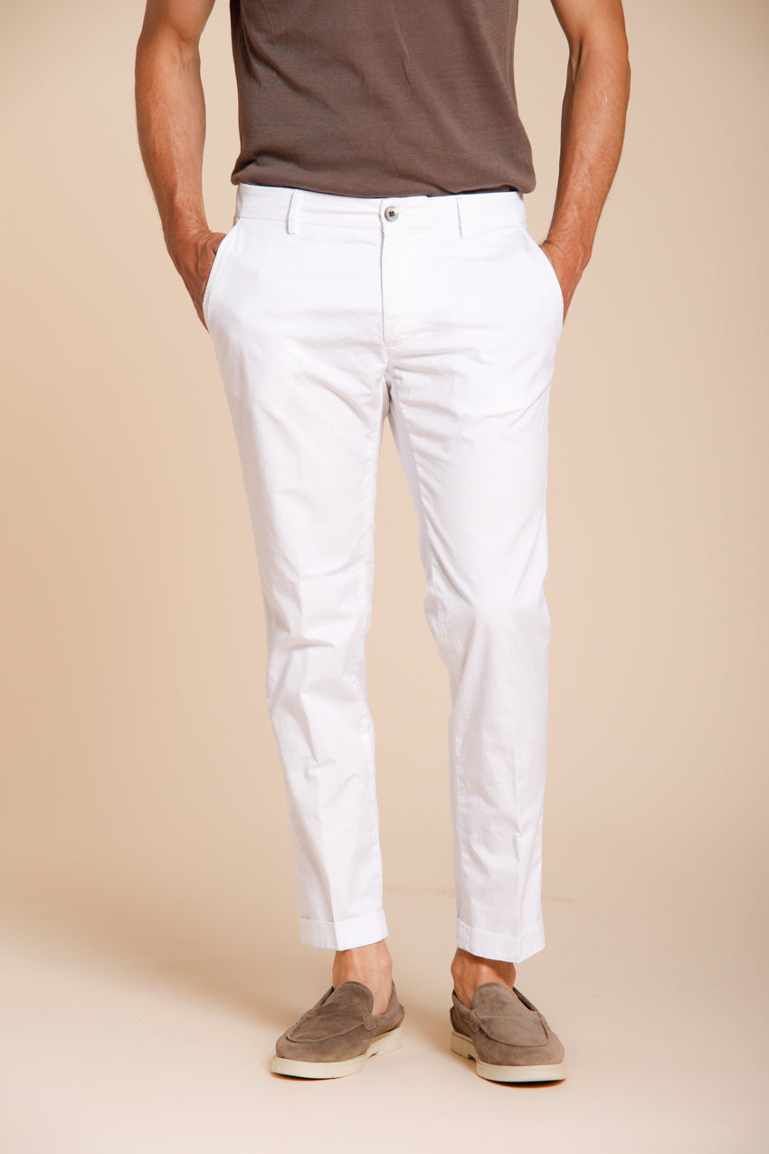 Milano pantalón chino hombre en gabardina stretch extra slim fit ①