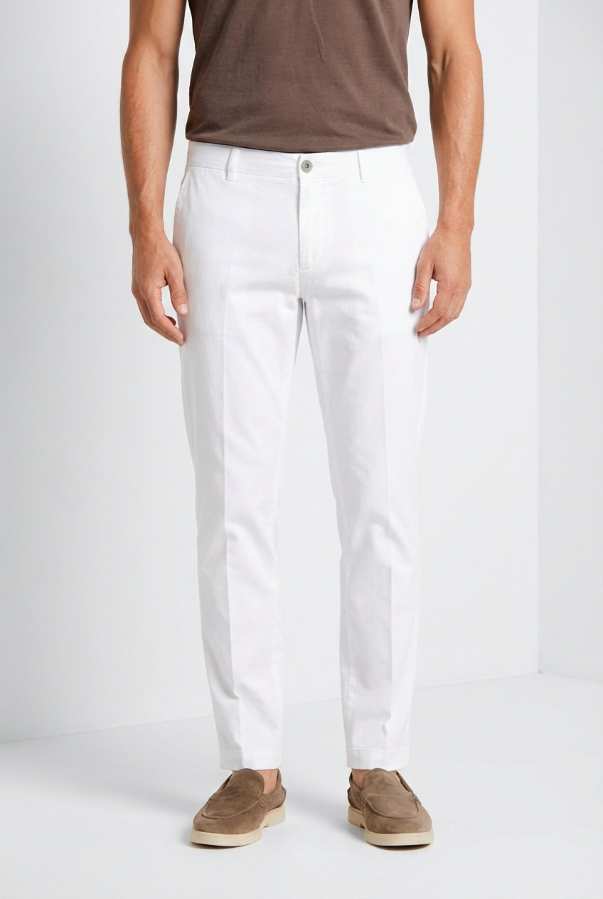 Milano pantalón chino hombre en gabardina stretch extra slim fit ①