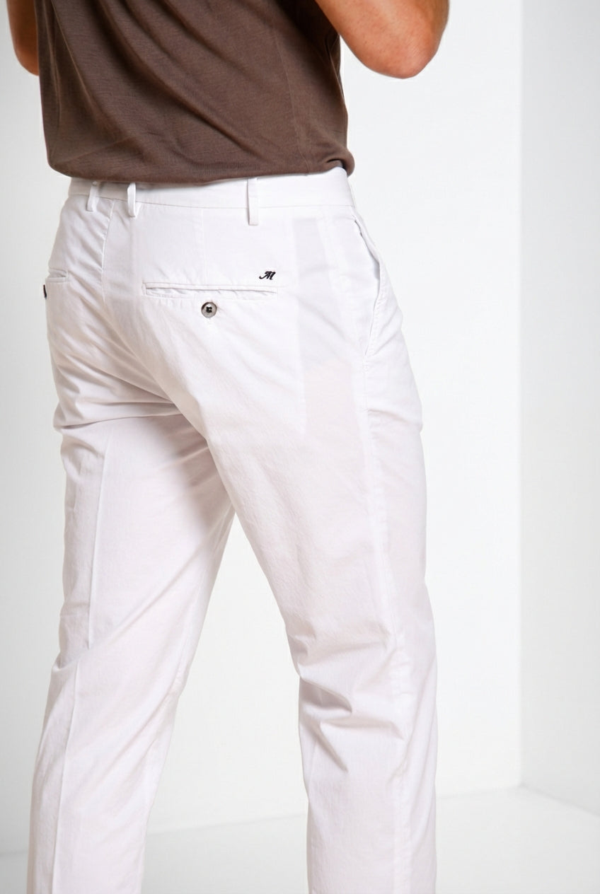 Milano pantalón chino hombre en gabardina stretch extra slim fit ①