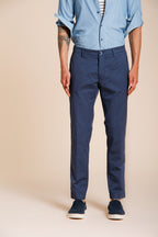 Milano pantalón chino hombre en gabardina stretch extra slim fit ①