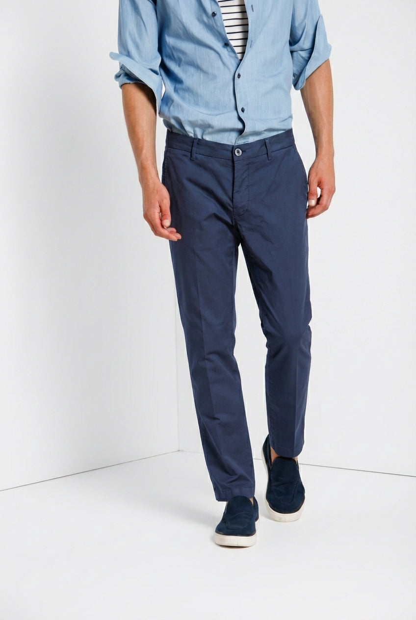 Milano pantalón chino hombre en gabardina stretch extra slim fit ①