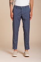 Milano pantalón chino hombre en gabardina stretch extra slim fit ①