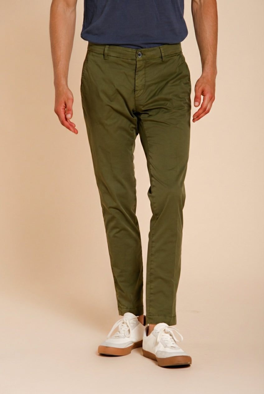 Milano pantalón chino hombre en gabardina stretch extra slim fit ①