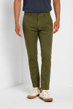 Milano pantalón chino hombre en gabardina stretch extra slim fit ①