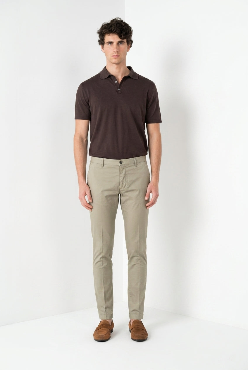 Milano pantalón chino hombre en gabardina stretch extra slim fit ①