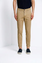 Milano pantalón chino hombre en gabardina stretch extra slim fit ①