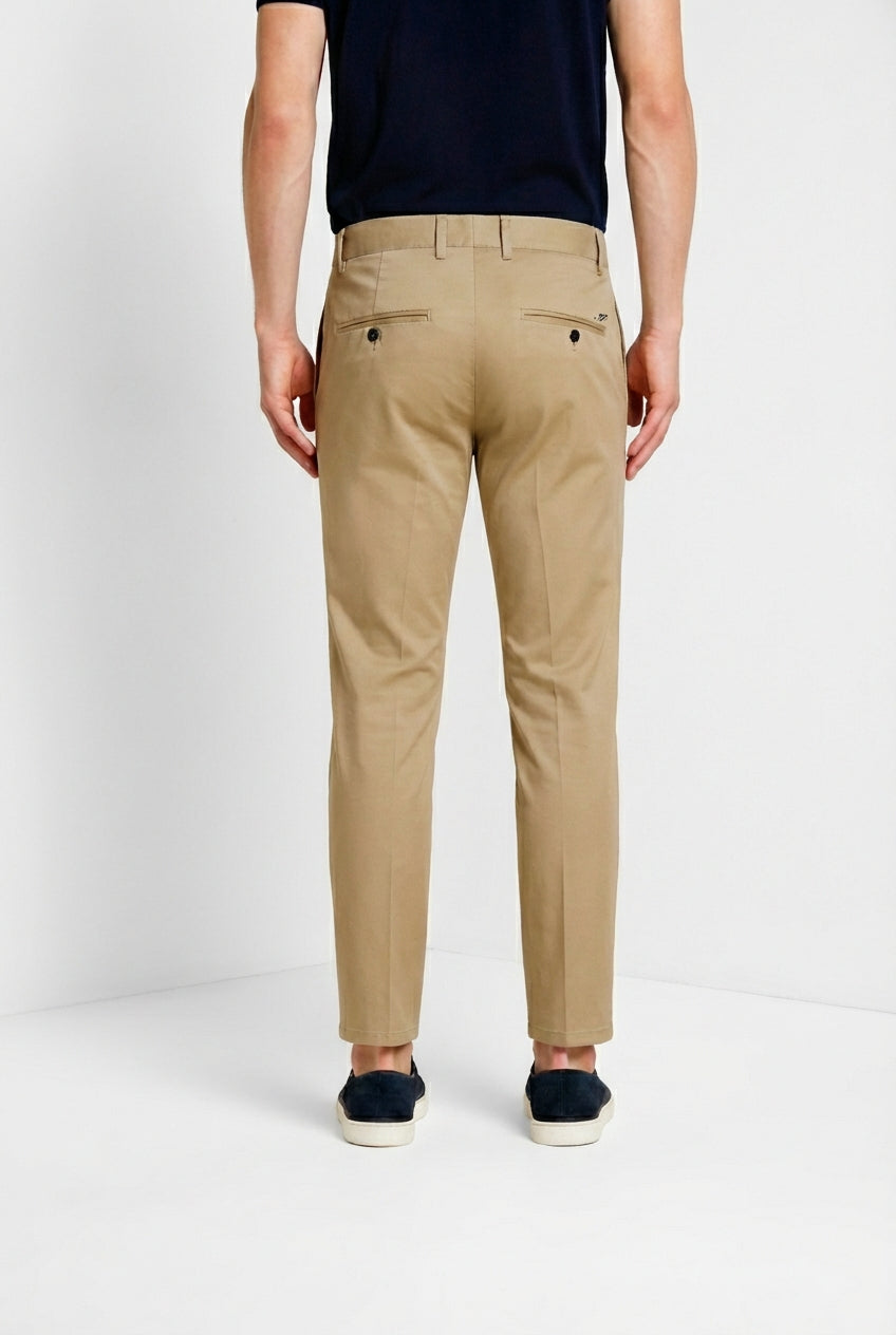 Milano pantalón chino hombre en gabardina stretch extra slim fit ①