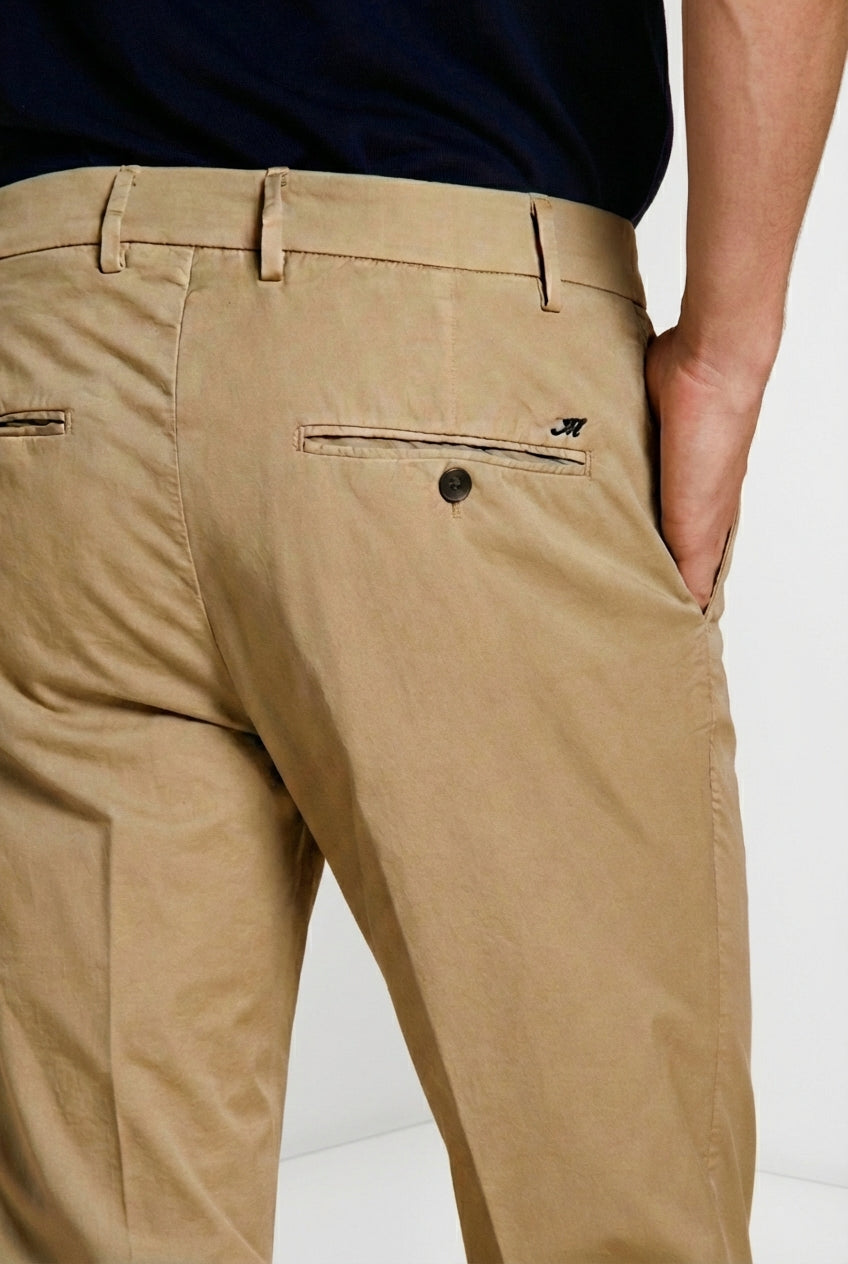Milano pantalón chino hombre en gabardina stretch extra slim fit ①