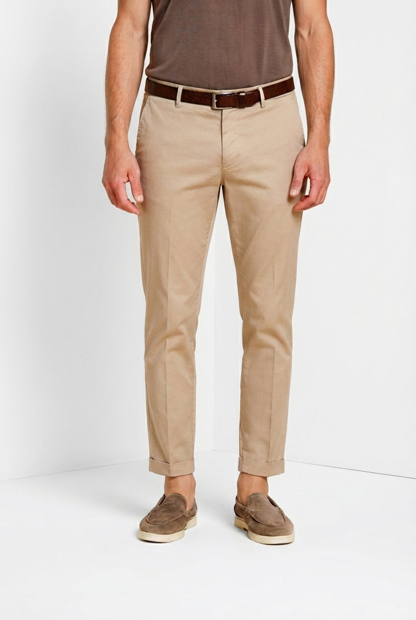 Milano pantalón chino hombre en gabardina stretch extra slim fit ①