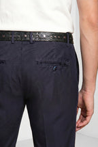 Milano pantalón chino hombre en gabardina stretch extra slim fit ①