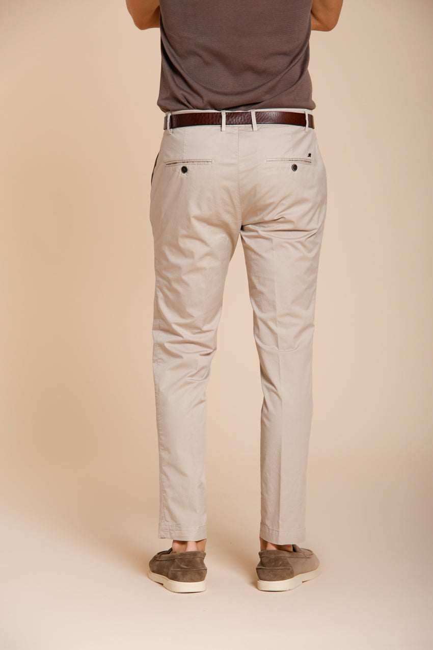 Milano pantalón chino hombre en gabardina stretch extra slim fit ①