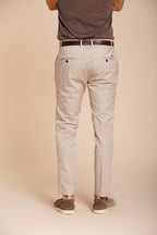 Milano pantalón chino hombre en gabardina stretch extra slim fit ①
