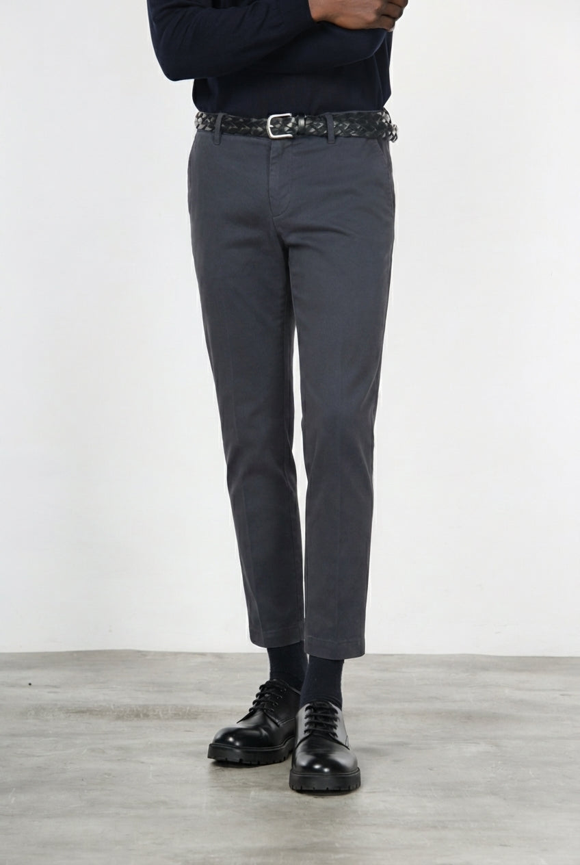 Milano Chinohose für Herren aus Stretch-Gabardine mit extra slim fit ①

