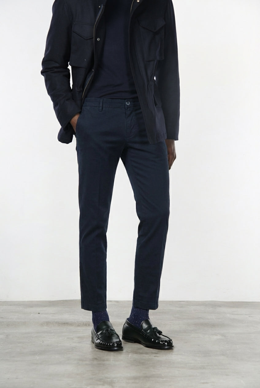 Pantalón chino Milano para hombre en gabardina stretch extra slim fit ①