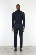 Pantalón chino Milano para hombre en gabardina stretch extra slim fit ①