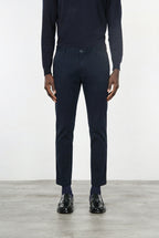 Pantalón chino Milano para hombre en gabardina stretch extra slim fit ①
