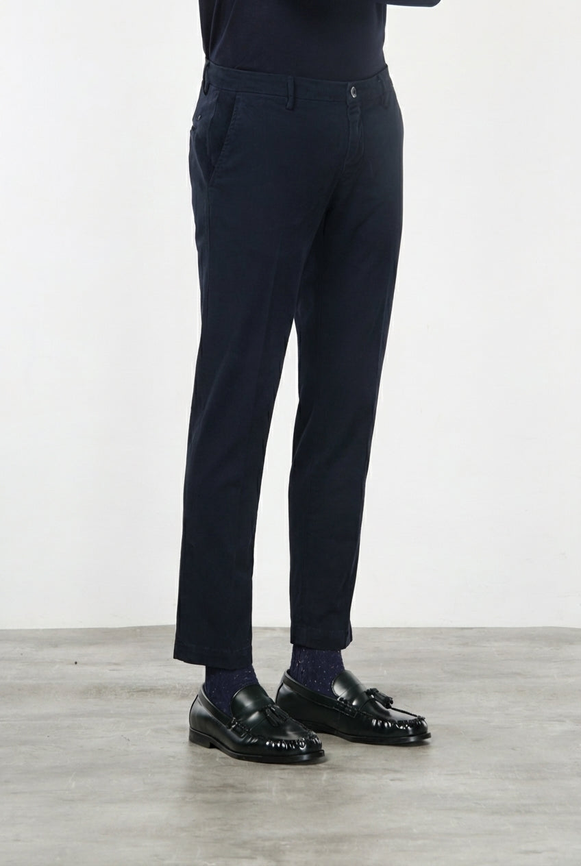 Pantalón chino Milano para hombre en gabardina stretch extra slim fit ①