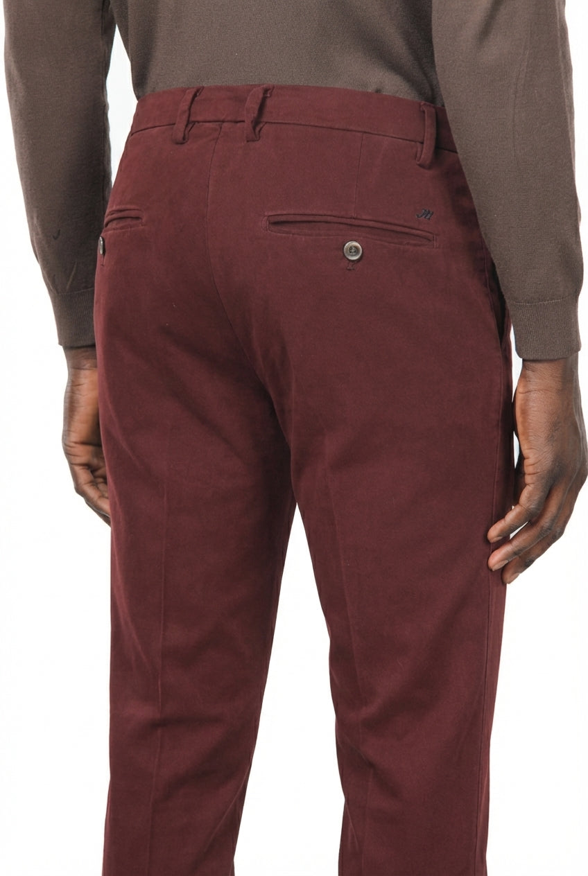 Milano pantalón chino hombre en gabardina stretch, corte extra slim ①