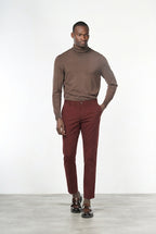 Milano pantalón chino hombre en gabardina stretch, corte extra slim ①