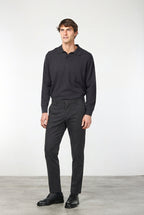 Milano pantalón chino hombre en gabardina stretch, corte extra slim ①