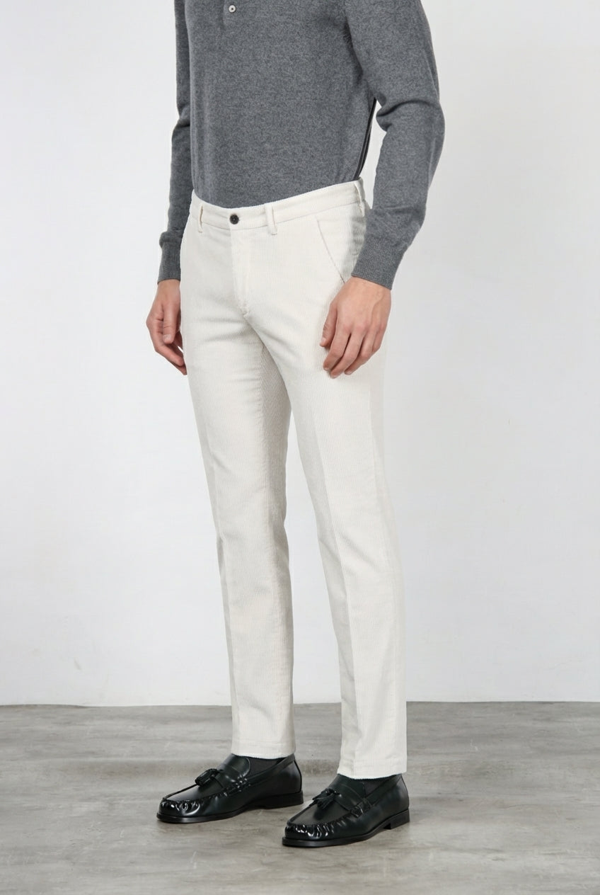 Milano pantalón chino de hombre en pana 500 rayas, extra slim fit ①