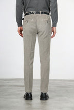 Milano pantalón chino de hombre en pana 500 rayas, extra slim fit ①
