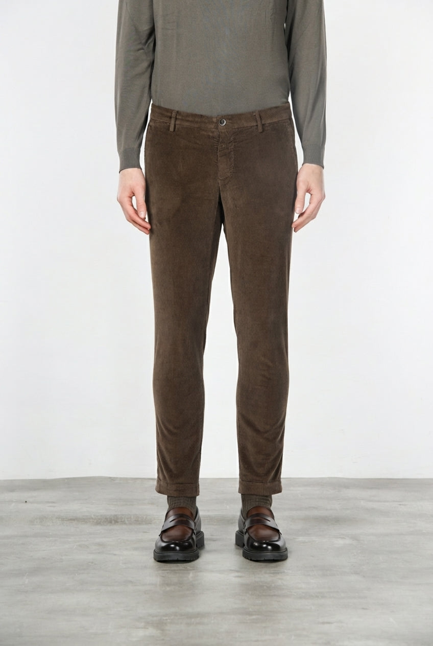 Milano pantalón chino de hombre en pana 500 rayas, extra slim fit ①